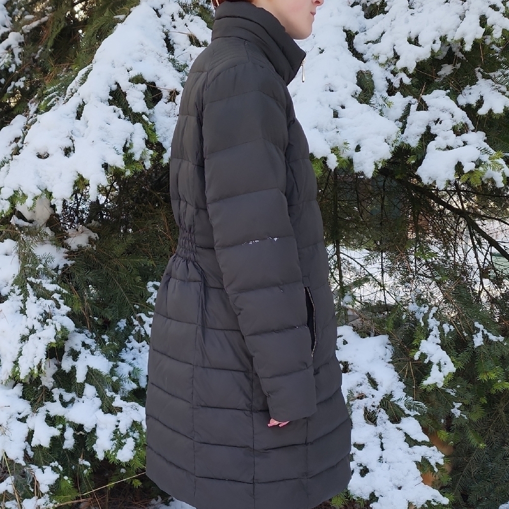 Michael Kors Large Black Puffer Coat with Gold Zippers - Picture 5 of 11